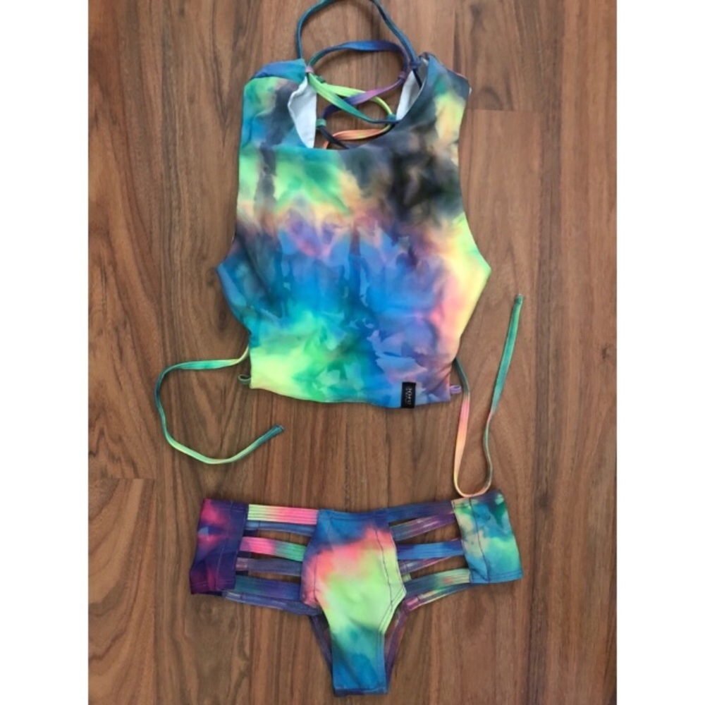 ❌SOLD❌ LBD Sidewinder Top in Confection & White - Picture 2 of 4